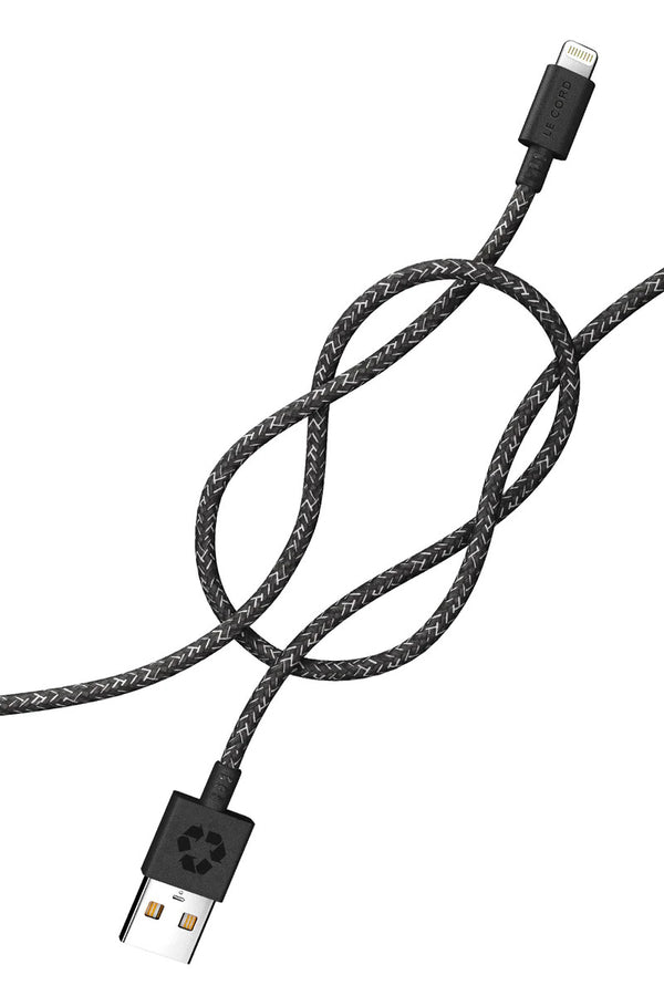 Cable iPhone Lightning negro · 2 metros · Fabricado con redes de pesca recicladas