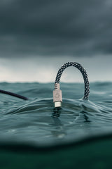 USB Sea Azul · Type C · 100W · 2 metros · Fabricado con redes de pesca recicladas
